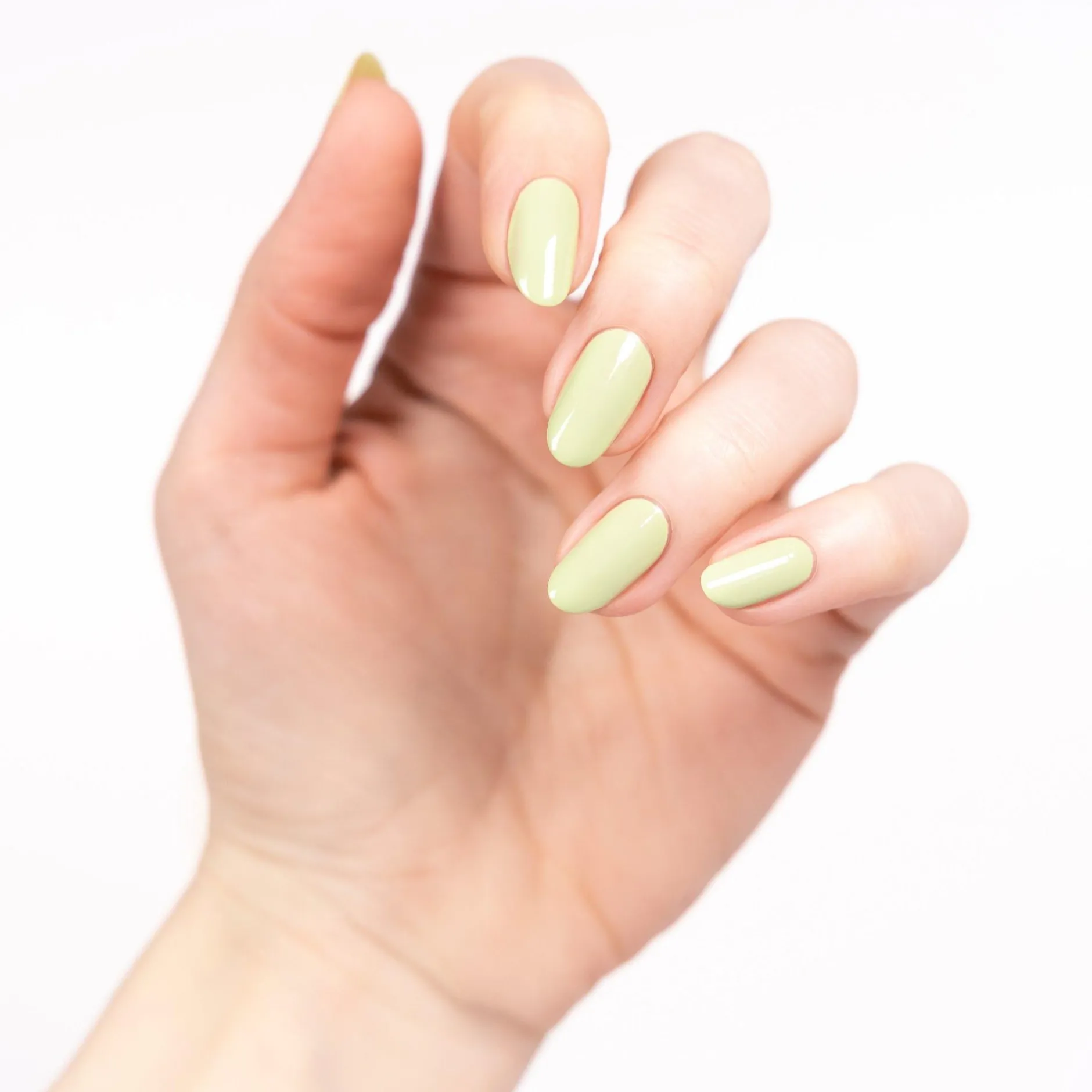 Nagellak^essence gel nail colour 49 - SAVE WATER, DRINK lime