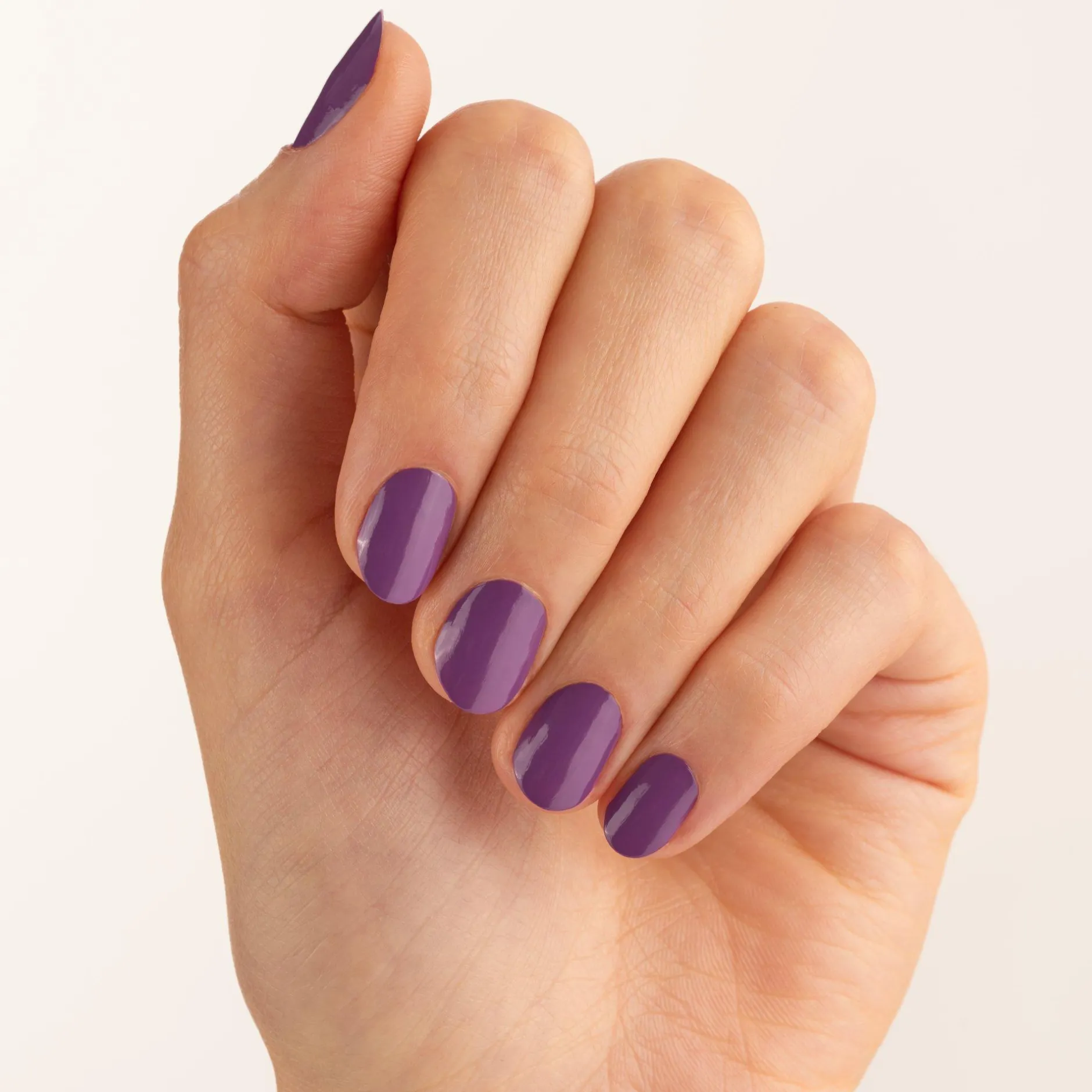 Nagellak^essence gel nail colour 54 - plum IT UP