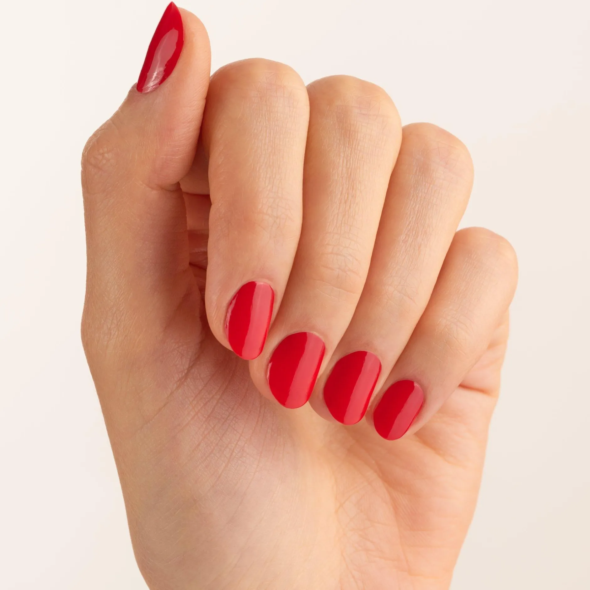 Nagellak^essence gel nail colour 56 - red-y TO GO