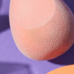 Kwasten En Tools^essence got a crush on apricots pluizige gezichtsspons