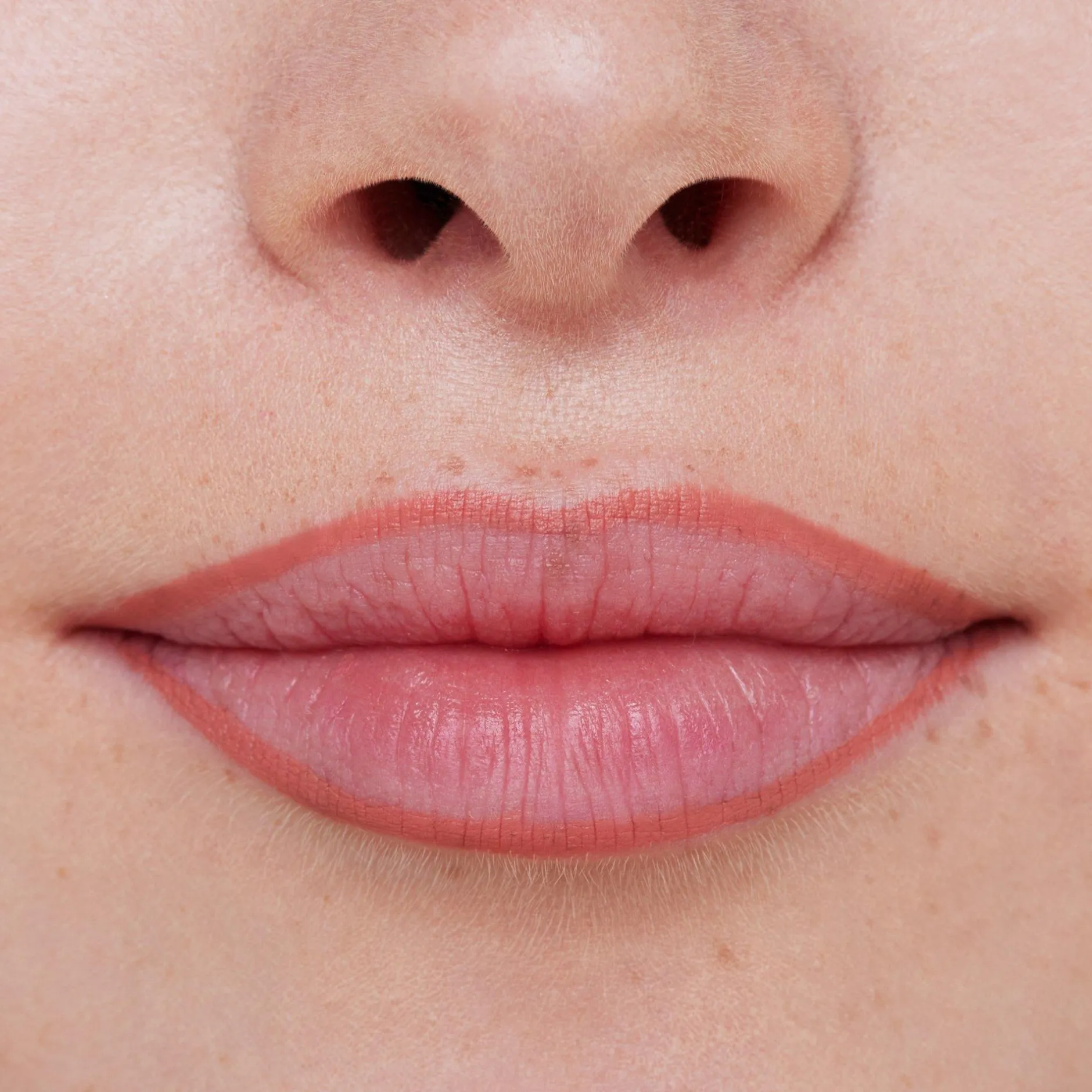 Lipliner^essence 8h MATTE comfort lipliner 03 - Soft Beige