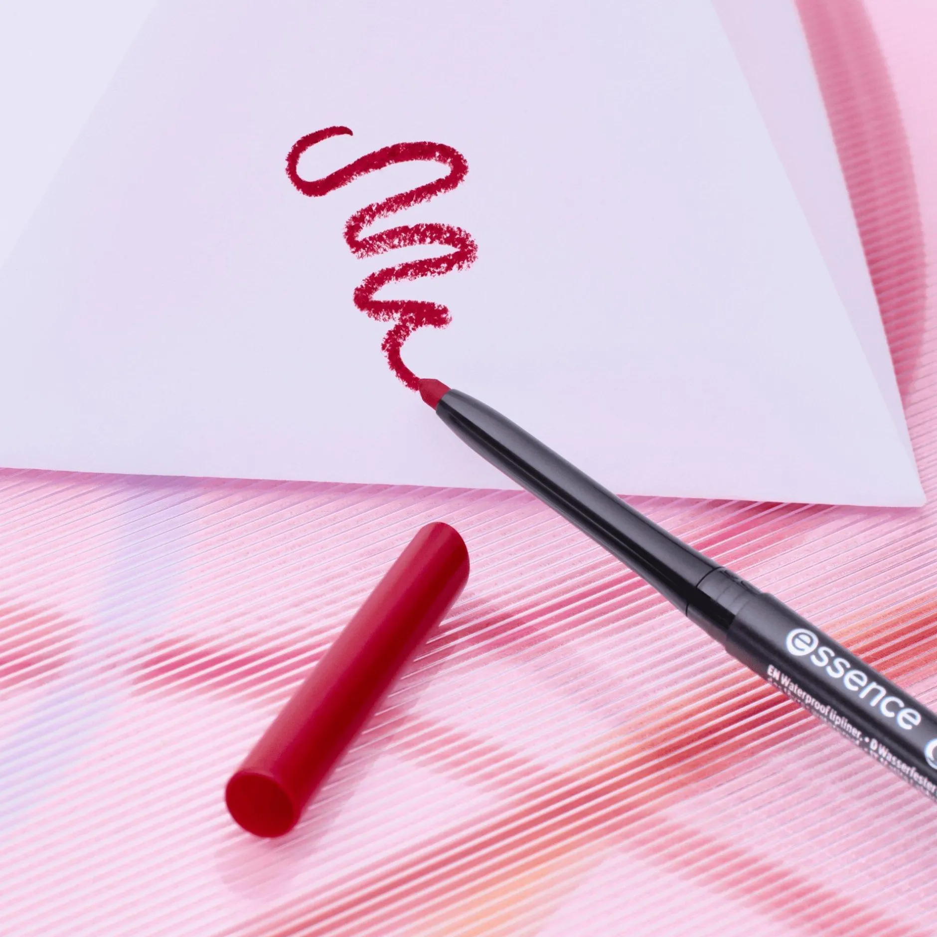 Lipliner^essence 8h MATTE comfort lipliner 18 - Cherry On Top