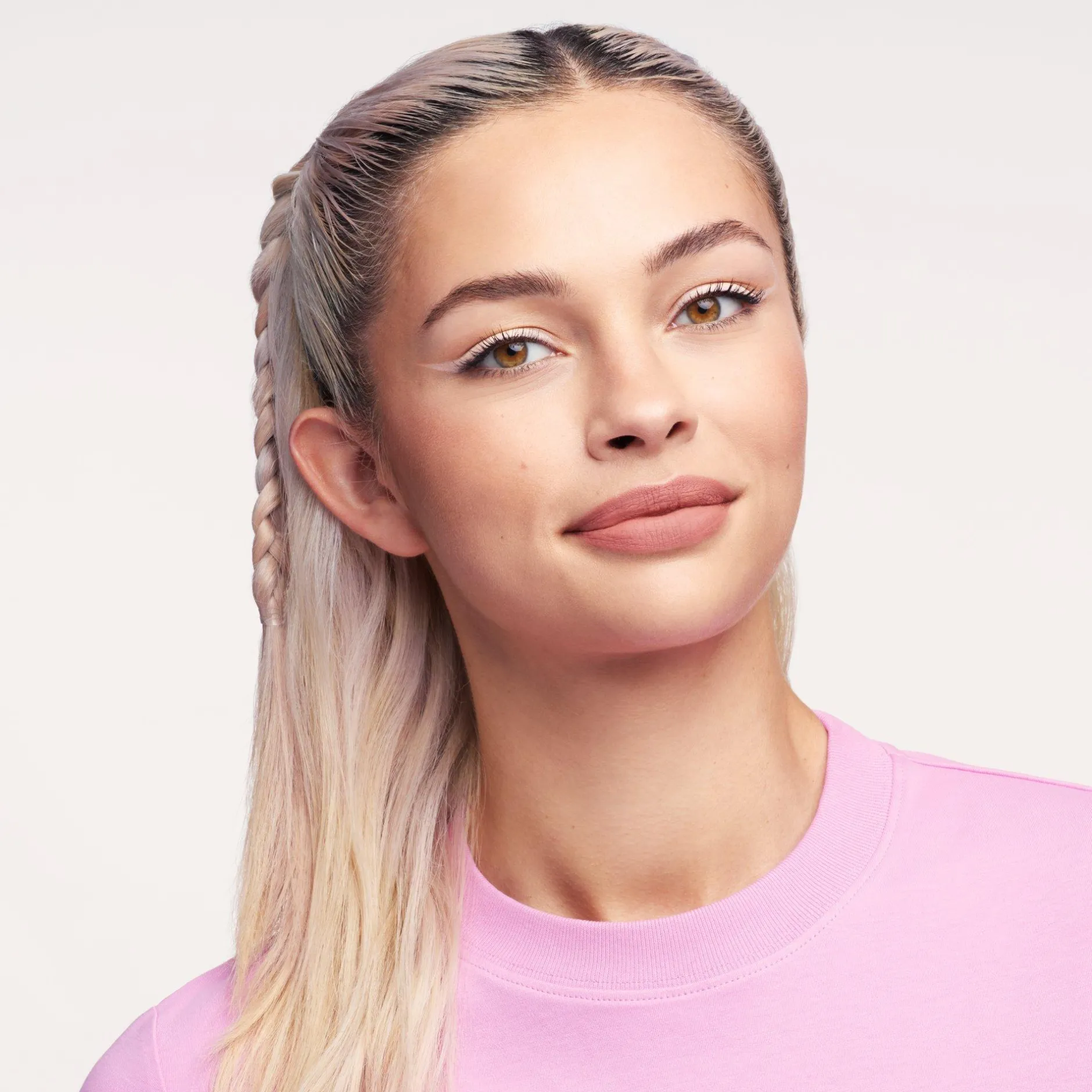 Lipstick^essence 8h MATTE liquid lipstick 04 - Rosy Nude