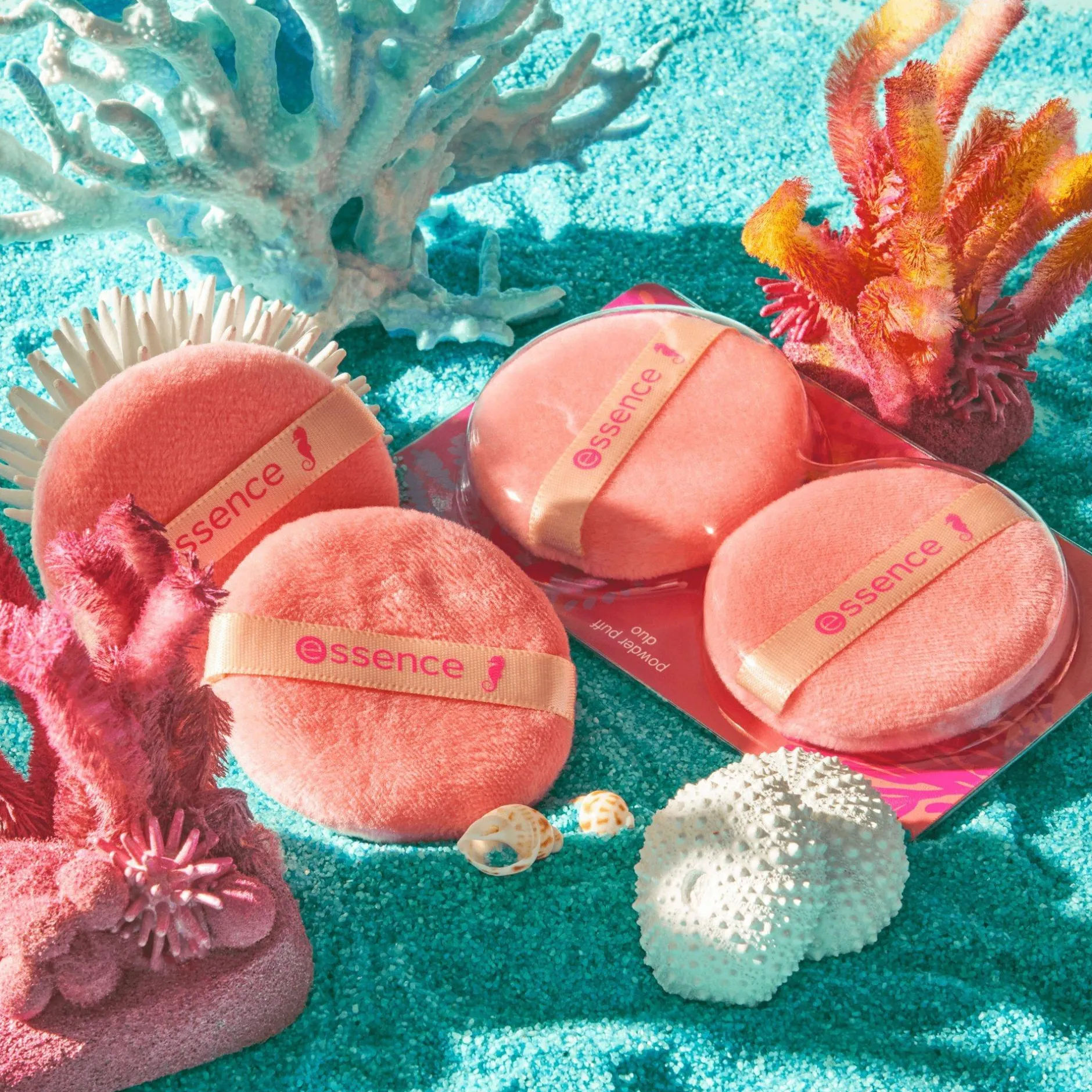 Kwasten En Tools^essence live LIFE in CORAL poeder puff duo