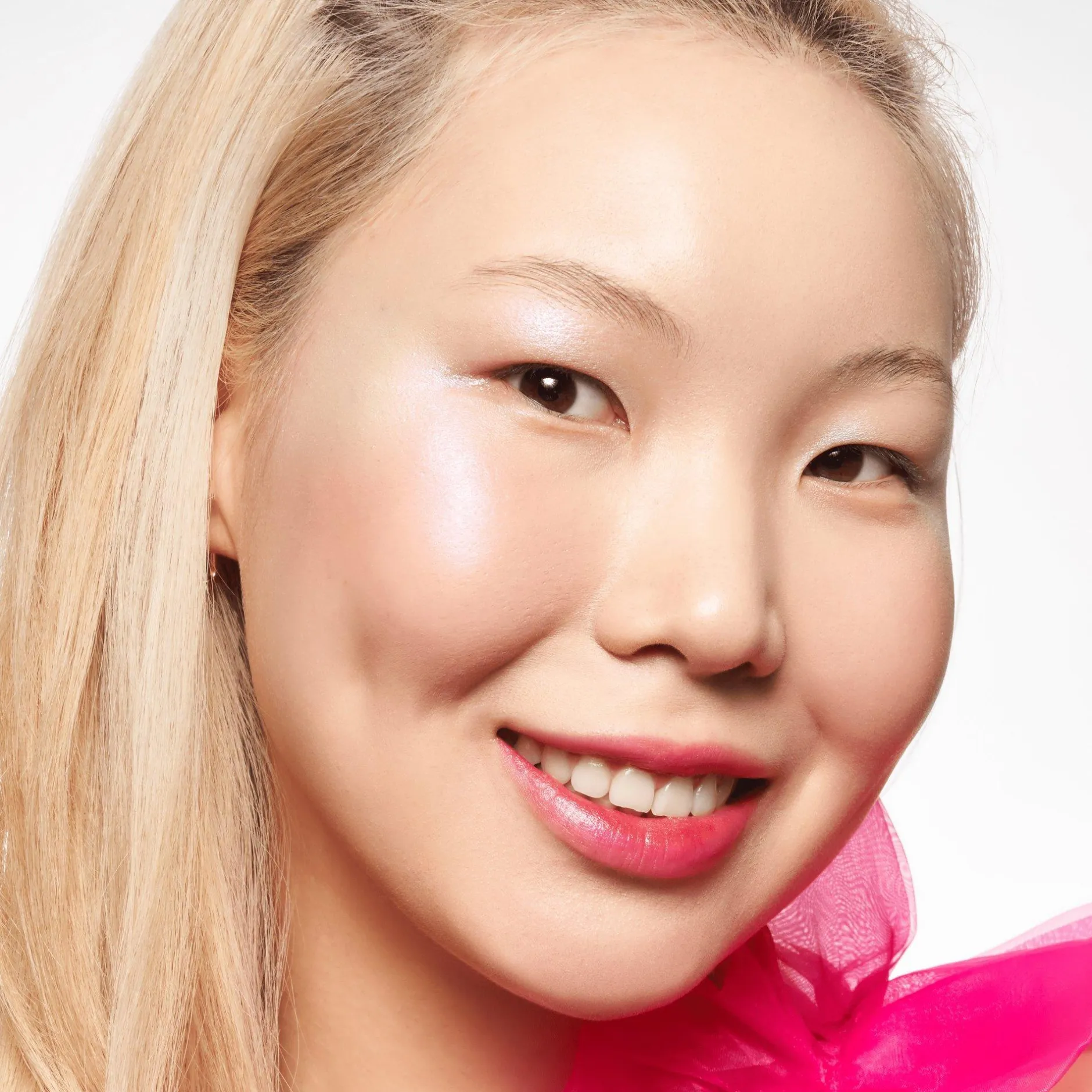 Highlighter^essence META GLOW HIGHLIGHTER