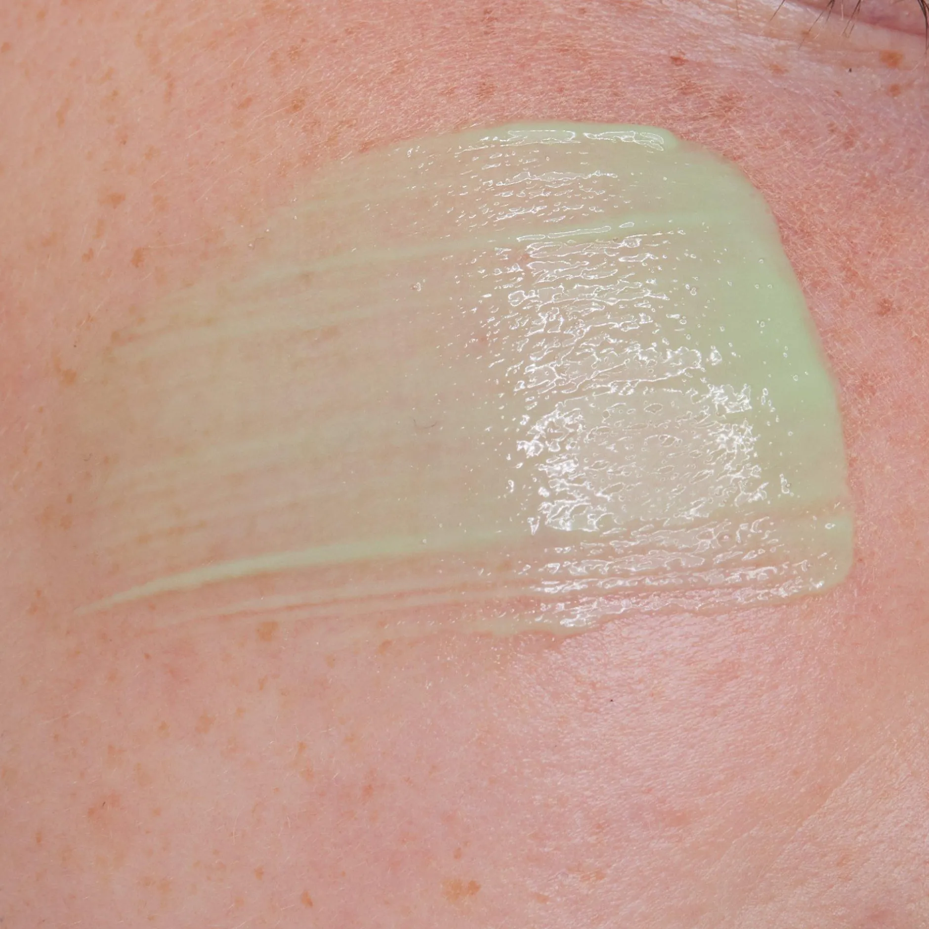 Primer En Fixing Sprays^essence REDNESS REDUCER PRIMER