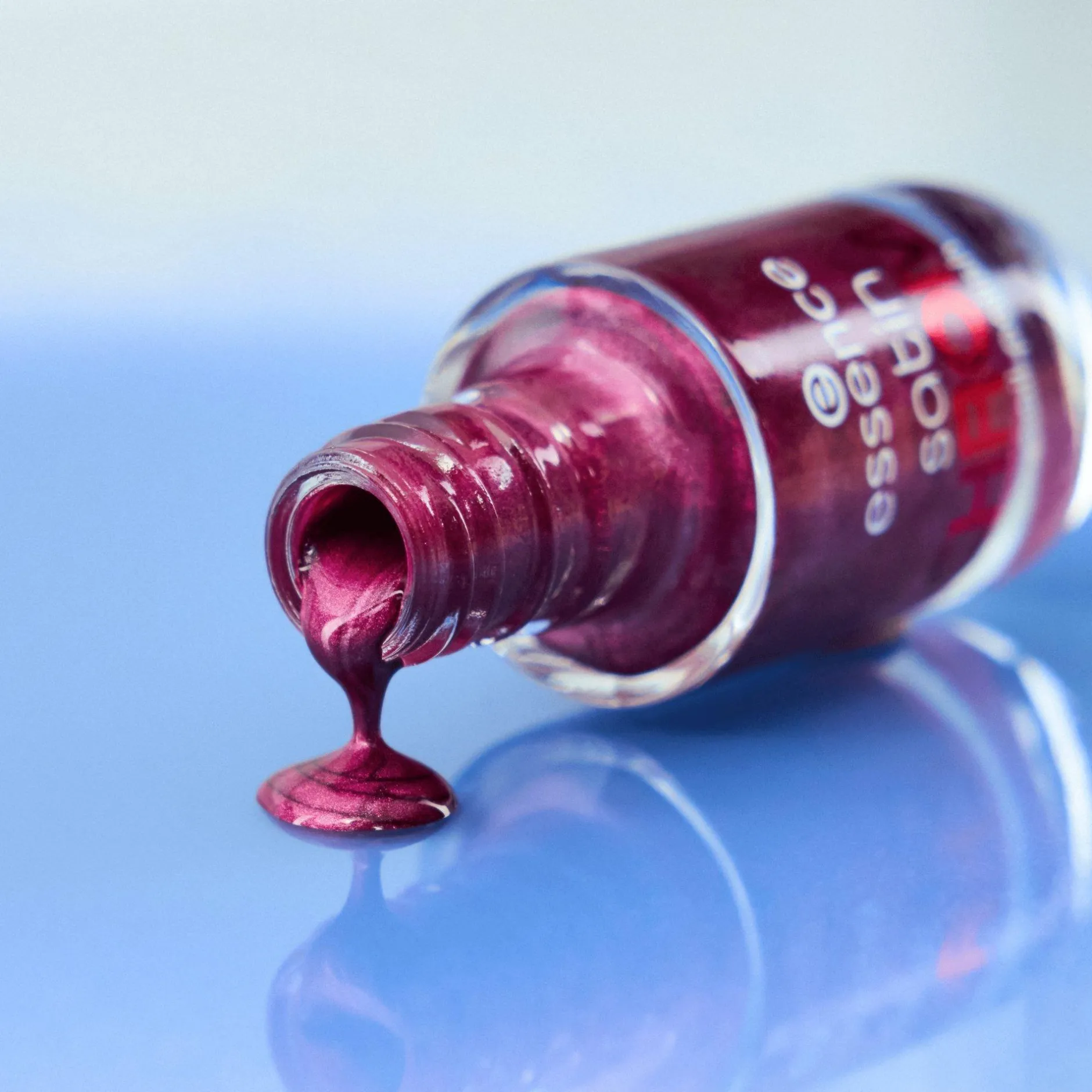 Nagellak^essence satin CHROME nagellak 03 - Meta Maroon